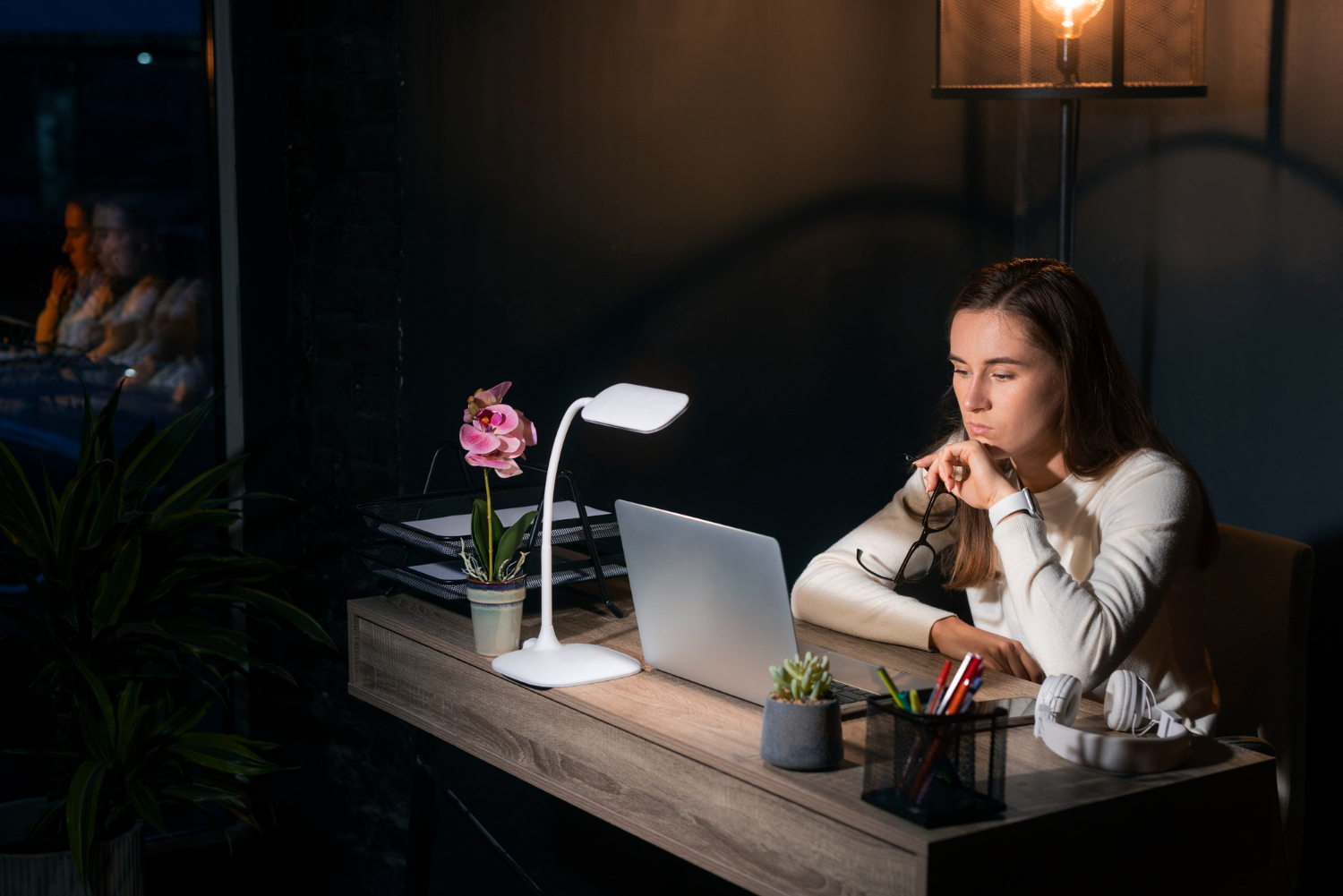Jak zaplanować Home Office pod kątem oświetlenia wielowarstwowego?